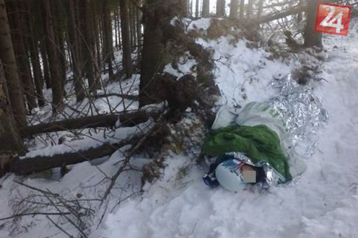 Ilustračný obrázok k článku Vážny úraz lyžiarky v Tatranskej Lomnici: S otvorenou zlomeninou ju ratovali záchranári