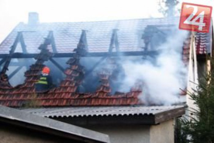 Ilustračný obrázok k článku V lokalite Stará púť horel prístrešok na drevo: Hasiči požiar likvidovali viac ako tri hodiny!