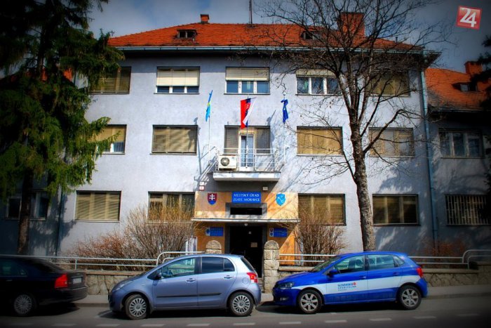 Ilustračný obrázok k článku Nepríjemné správy pre Moravce: Radnica má na krku trestné oznámenie, hrozí i mastná pokuta!