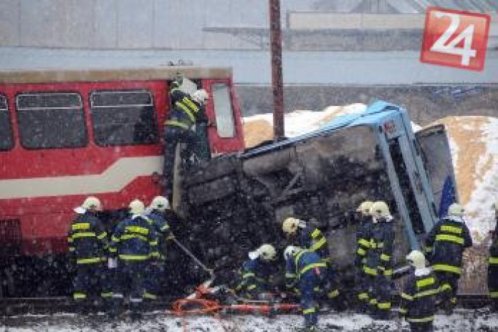 Ilustračný obrázok k článku Od tragédie na železničnom priecestí v Polomke ubehlo päť rokov: Pri nehode prišlo o život dvanásť ľudí