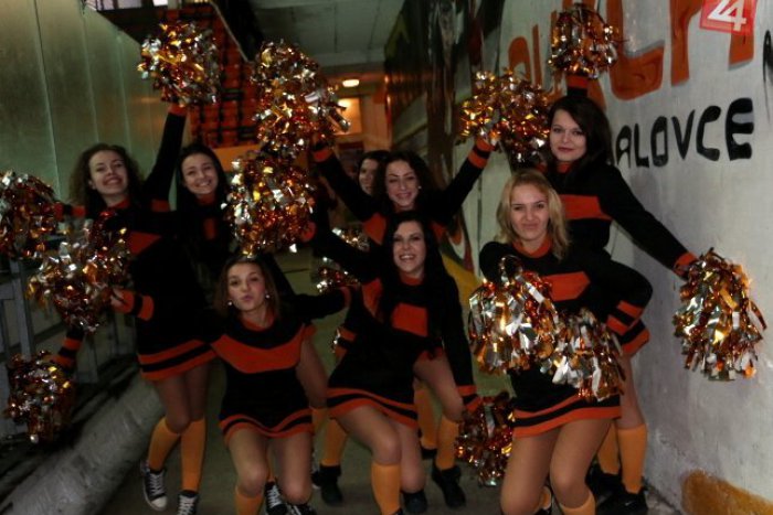 Ilustračný obrázok k článku Najmladšia má 16, najstaršia o 10 rokov viac: Zoznámte sa s michalovskými roztlieskavačkami!