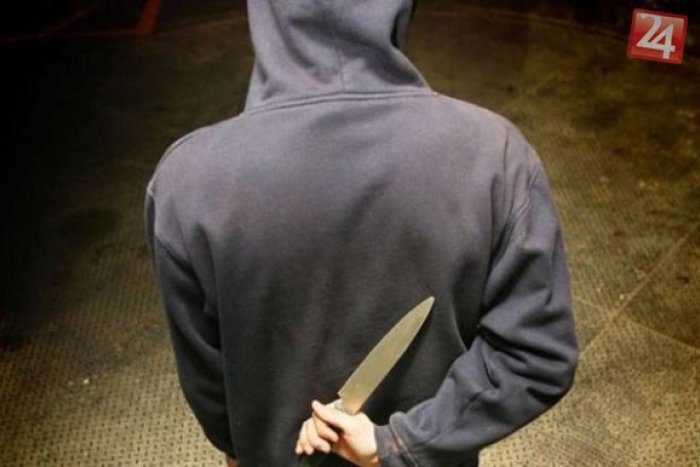 Ilustračný obrázok k článku Mladý muž sa s nožom v ruke vyhrážal žene smrťou