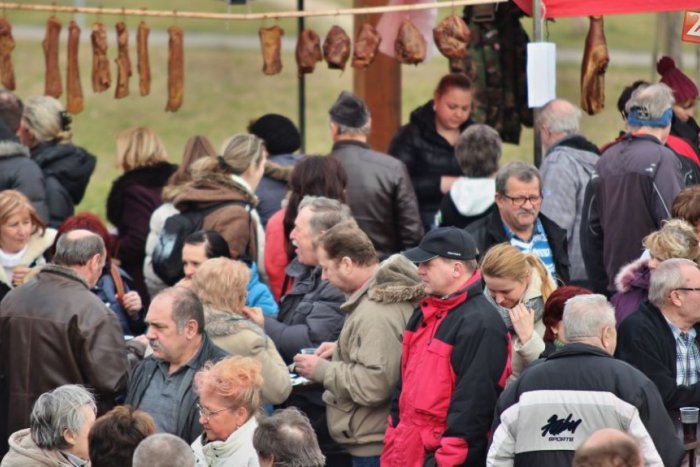 Ilustračný obrázok k článku Zábava na najväčšom sídlisku: Klokočina ožila tradičnou zabíjačkou!