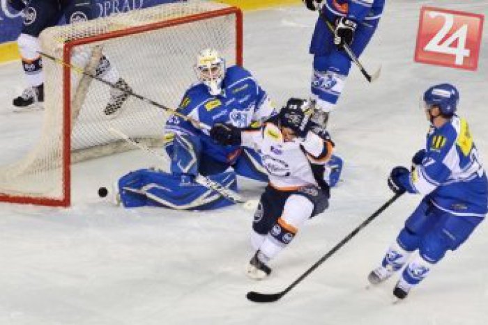 Ilustračný obrázok k článku Novozámčania si zahrali posledný zápas základnej časti MOL ligy: Ako dopadol súboj s Brašovom?