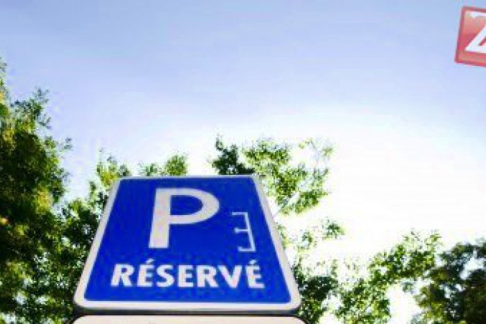 Ilustračný obrázok k článku Odstránia nelegálne značky: V Humennom by sa tak mali uvoľniť desiatky parkovacích miest