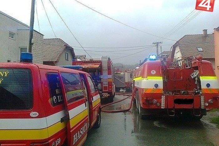Ilustračný obrázok k článku Vo výrobnej hale vypukol ničivý požiar: Hasiči pri boji s plameňmi museli strhnúť strechu aj múry!
