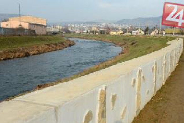 Ilustračný obrázok k článku Protipovodňové opatrenia na Hornáde: Skolaudovali pol kilometra dlhý úsek hrádze a tým to nekončí