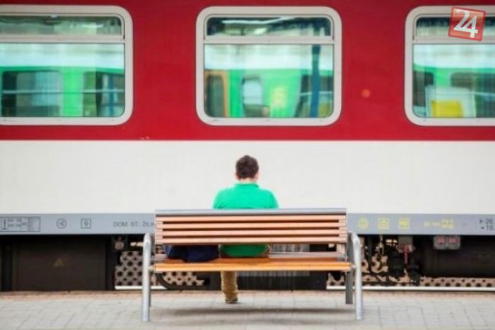 Ilustračný obrázok k článku Mrazivé momenty na stanici: Mladá žena (30) chcela skočiť pod prichádzajúci vlak