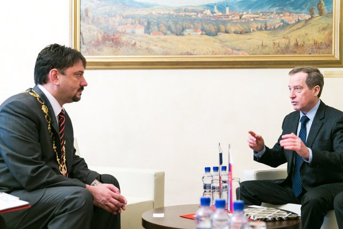 Ilustračný obrázok k článku Venovali sa kultúre aj propagácii mesta: Gogolu navštívil francúzsky veľvyslanec