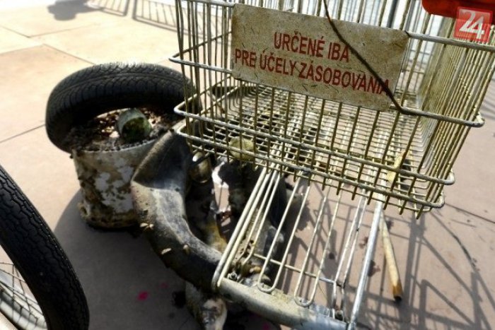Ilustračný obrázok k článku Originálny zlepšovák na súde v Prešove: Zamestnankyne prevážajú spisy nákupnými vozíkmi!