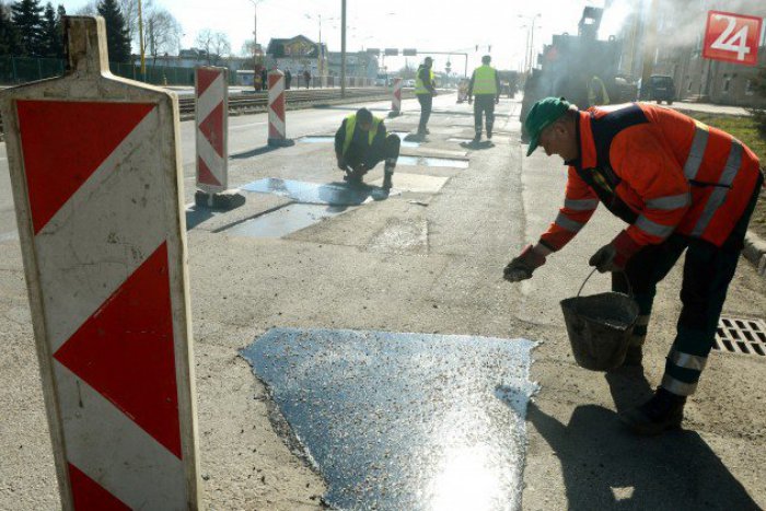 Ilustračný obrázok k článku Začínajú rekonštrukčné práce na moste: Po oprave chodníkov dostane nové zábradlia