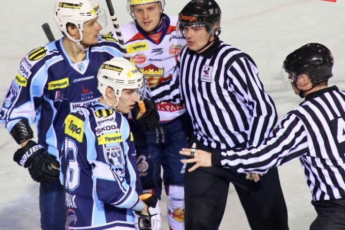 Ilustračný obrázok k článku Hokejové play-off sa presúva do Zvolena: Nitra bez zraneného Pupáka a Königa!
