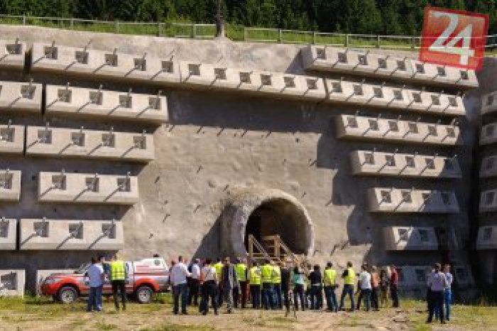 Ilustračný obrázok k článku Čakali sme 16 rokov: Najdlhší tunel pri Žiline postaví spoločnosť Dúha