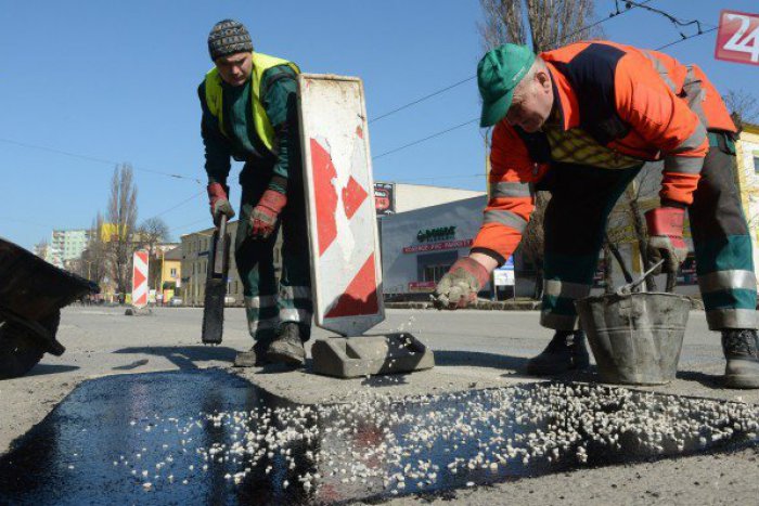 Ilustračný obrázok k článku Milión eur na košické výtlky: Mesto naplánovalo veľké opravy na cestách!