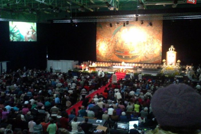 Ilustračný obrázok k článku V Nitre sa stretli tisícky veriacich: Využili možnosť voliť v blízkych okrskoch