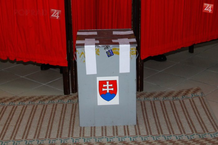Ilustračný obrázok k článku Voľby do EP: Volebné miestnosti počas dňa zívali prázdnotou