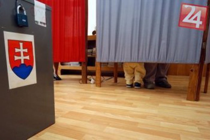 Ilustračný obrázok k článku Priebeh volieb v Prievidzi je pokojný: Obvodná komisia navštívila už aj prvé okrsky