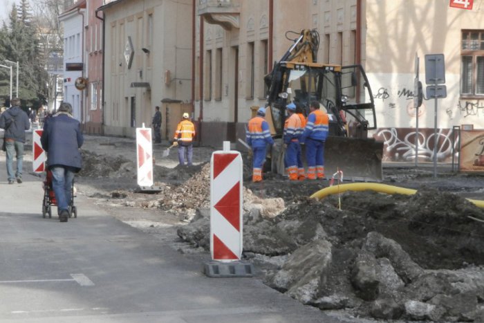 Ilustračný obrázok k článku Rekonštrukcia námestia v Kežmarku nejde bez problémov: Medzi ľuďmi a radnicou sa rozhorel spor!
