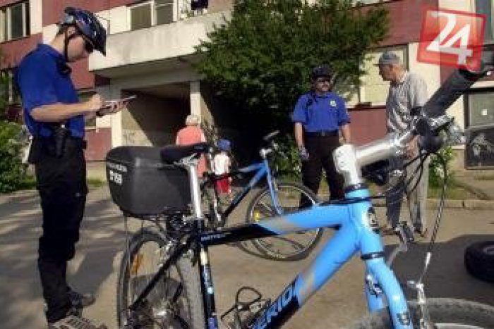 Ilustračný obrázok k článku Policajtov vďaka počasiu stretneme na 2 kolesách: Na poriadok v meste už dozerajú cyklohliadky