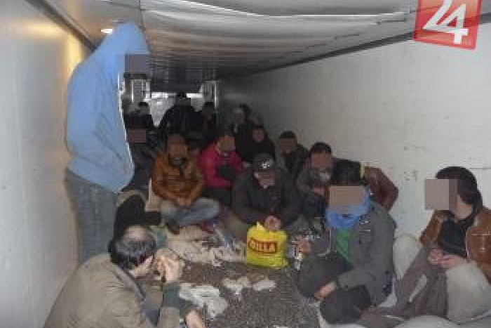 Ilustračný obrázok k článku Poriadny úlovok: V kamióne objavili 22 nelegálnych migrantov zo Sýrie!