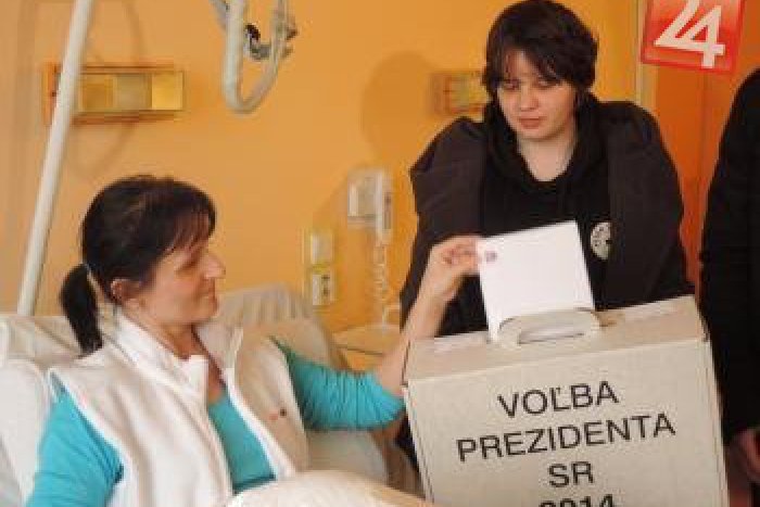 Ilustračný obrázok k článku Možnosť voliť prezidenta budú mať aj košickí pacienti: Volebné urny za nimi prídu do nemocnice
