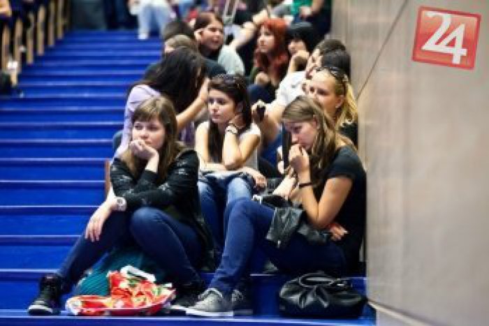 Ilustračný obrázok k článku V budove košickej univerzity došlo k incidentu: Mladík (22) na schodoch mlátil vrátnika!