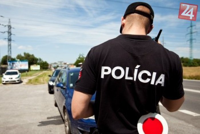 Ilustračný obrázok k článku Na žiarskych cestách čakajte ďalšiu osobitnú kontrolu: Vieme, kedy si na nás posvietia policajti!