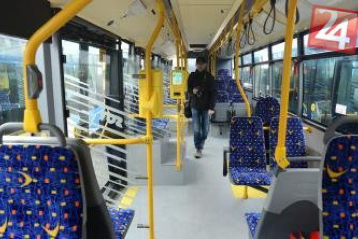 Ilustračný obrázok k článku Skončilo to ťažkým zranenením: Autobusár v Košiciach intenzívne brzdil, cestujúci popadali!