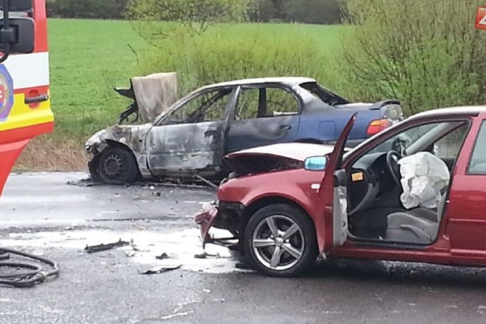 Ilustračný obrázok k článku Nehoda medzi Humenným a Ľubišou, pri ktorej zhorelo auto: Takto opisuje zrážku polícia