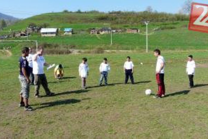 Ilustračný obrázok k článku V Muránskej Dlhej Lúke oslavujú deň Rómov: Netradičný futbalový turnaj v obci!