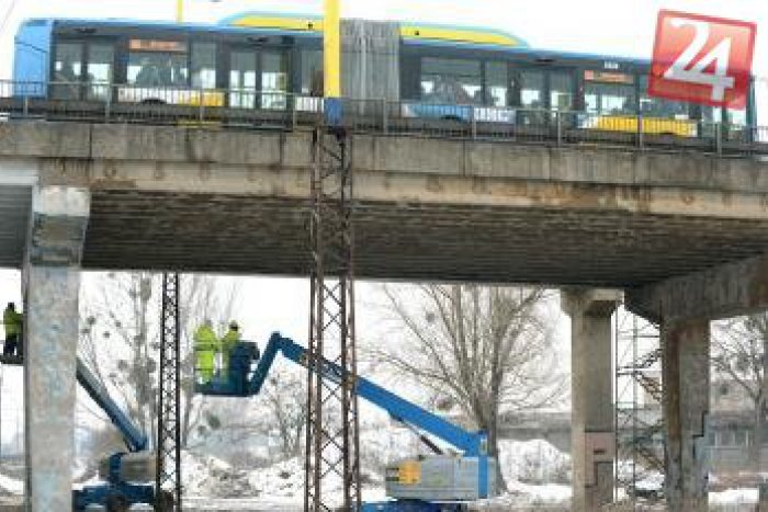Ilustračný obrázok k článku Rekonštrukcia mosta prinesie Košičanom ďalšie komplikácie: Pripravte sa na prestupy!