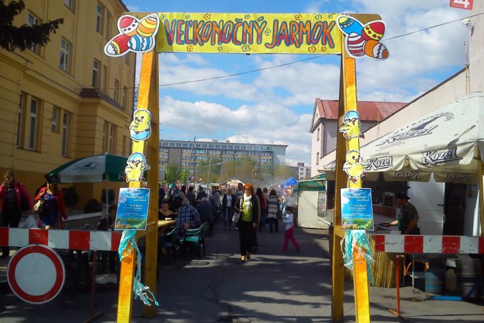 Ilustračný obrázok k článku FOTOREPORTÁŽ: Veľkonočné trhy sú v Lučenci už v plnom prúde