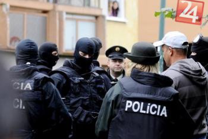 Ilustračný obrázok k článku Kolóna, aká sa v Spišskej len tak ľahko nevidí: V akcii vyše 50 policajtov, pozrite aká razia!