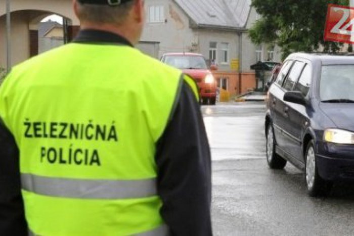 Ilustračný obrázok k článku Miro (27) chcel zarobiť a svojím čakanom vykopal optické káble: Potom však prišlo sklamanie