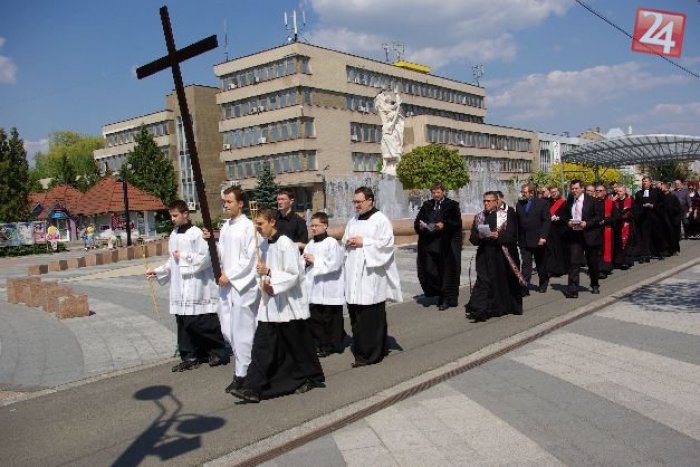 Ilustračný obrázok k článku Ekumenický pašiový sprievod Michalovcami: Na podujatie sa chystajú stovky veriacich