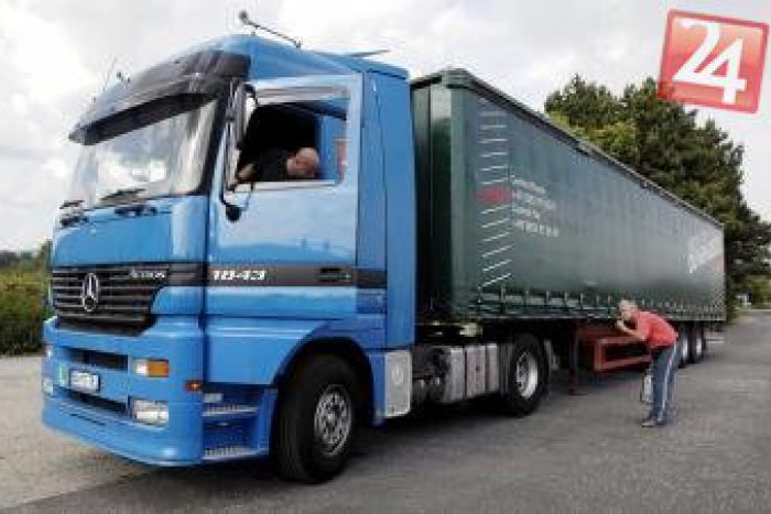 Ilustračný obrázok k článku Polícia: Skrutkovačom sa dostali do nádrže a ukradli motorovú naftu z kamióna i autobusu