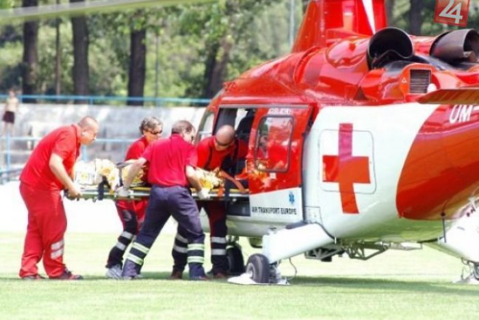 Ilustračný obrázok k článku V Hriňovej musel zasahovať vrtuľník: Muž (45) spadol zo strechy domu!