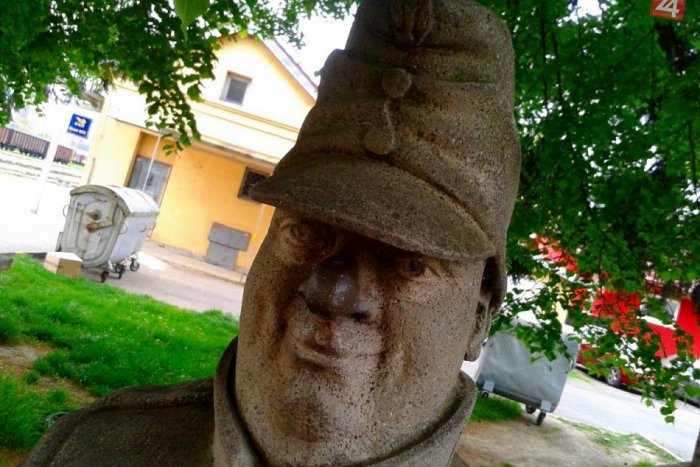 Ilustračný obrázok k článku Po stopách príbehov dobrého vojaka Švejka! Nová CYKLOTRASA končí pred jeho sochou na humenskej stanici
