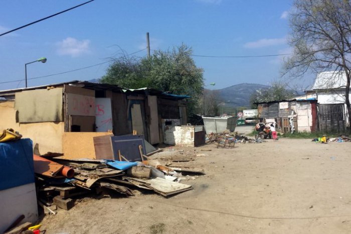 Ilustračný obrázok k článku Túlavé psy, potkany, okolie posiate odpadom... Bystrická rómska osada spôsobuje problémy!