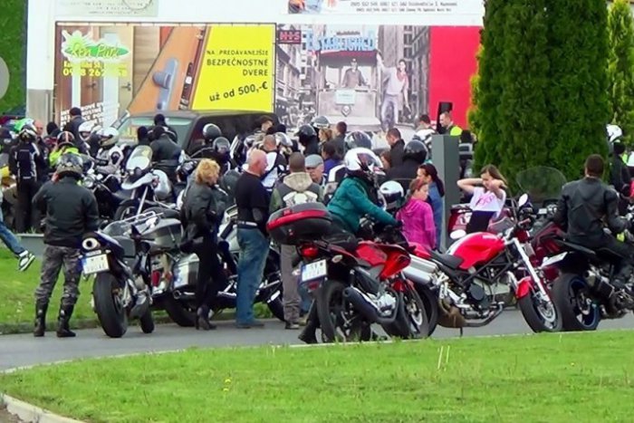 Ilustračný obrázok k článku Motorkári otvorili novú sezónu: Spanilá jazda odštartovala v Humennom, zábava na Danovej