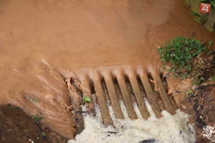 Ilustračný obrázok k článku V Plešivci majú počas dažďov problém: Dažďová kanalizácia v obci nefunguje