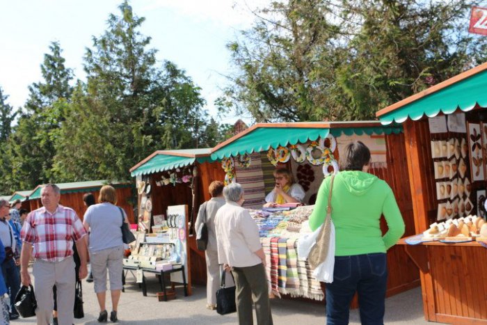 Ilustračný obrázok k článku Počas Zemplínskeho jarmoku aj ďalšia akcia: Do spevu a tanca bude viacerým!