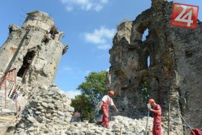 Ilustračný obrázok k článku Obnova Slaneckého hradu bude pokračovať: Pätnásti pracovníci sa pustia do stabilizácie múrov