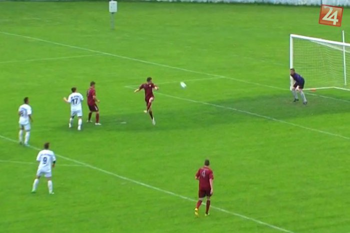Ilustračný obrázok k článku Ďalekonosná strela nitrianskeho futbalistu: Takýto gól sa len tak nevidí!