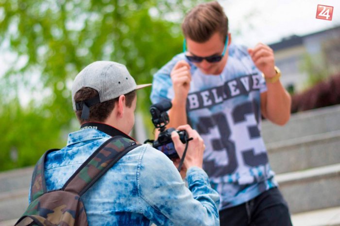 Ilustračný obrázok k článku Známe v tváre v parádnom videu: Už aj Nitra je Happy