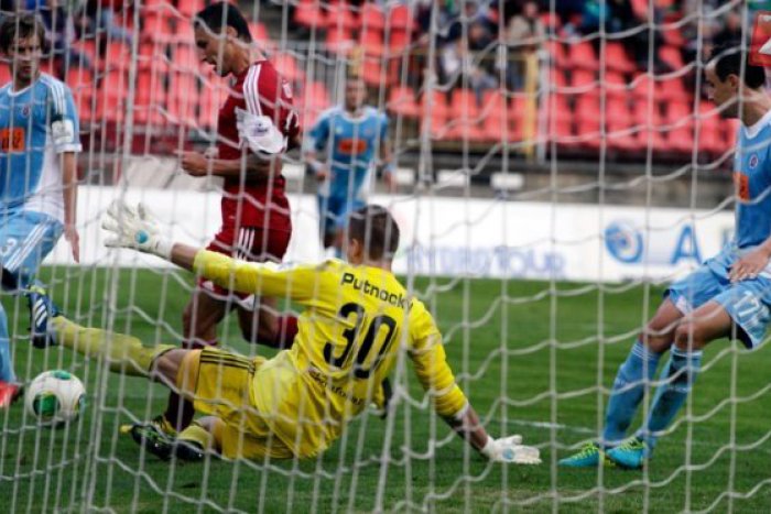 Ilustračný obrázok k článku Futbalovú reprezentáciu čaká Čierna Hora a Rusko:  V nominácii aj nitriansky brankár