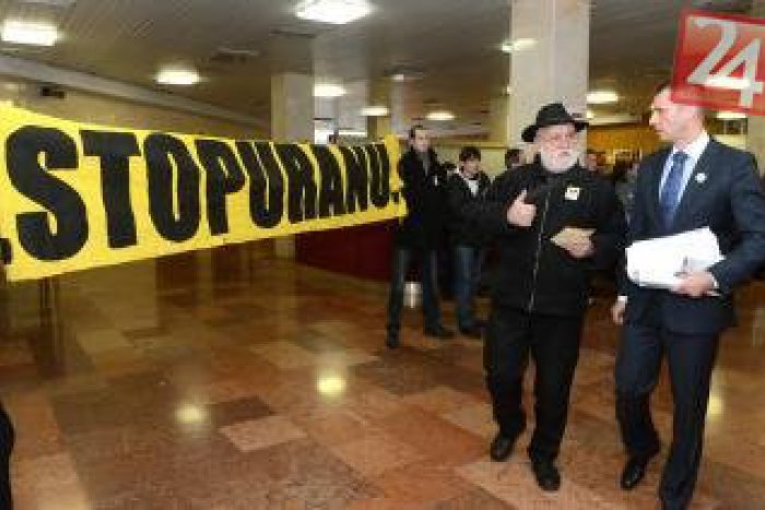 Ilustračný obrázok k článku Rašiho výzva rezortu životného prostredia: Chce urýchlene zakázal ťažbu uránu pri Košiciach