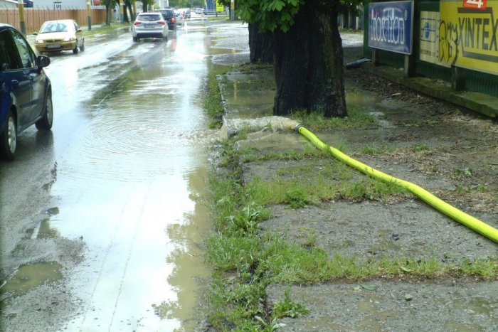 Ilustračný obrázok k článku Počasie v Žiline ukázalo svoju silu: Voda zaplavila ulice, v meste rozbilo cesty