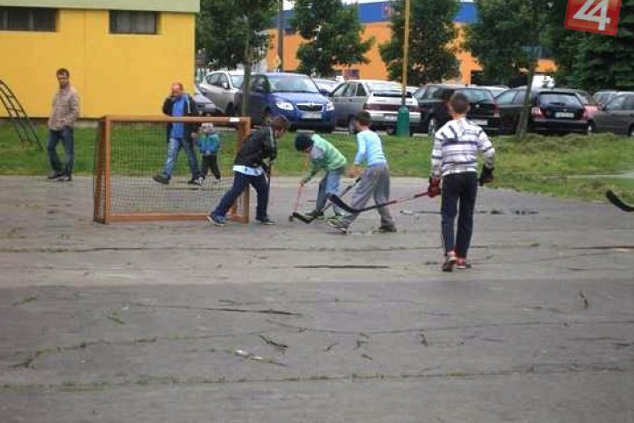 Ilustračný obrázok k článku Športovci dostávajú zelenú: Na žilinských sídliskách pribudnú futbalové bránky so sieťami