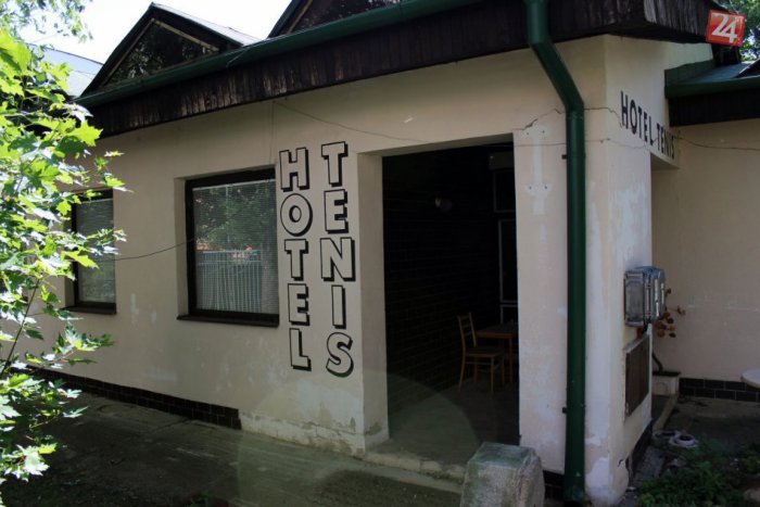 Ilustračný obrázok k článku Hotel Tenis je naďalej nevyužitý: Mesto chce budovu predať